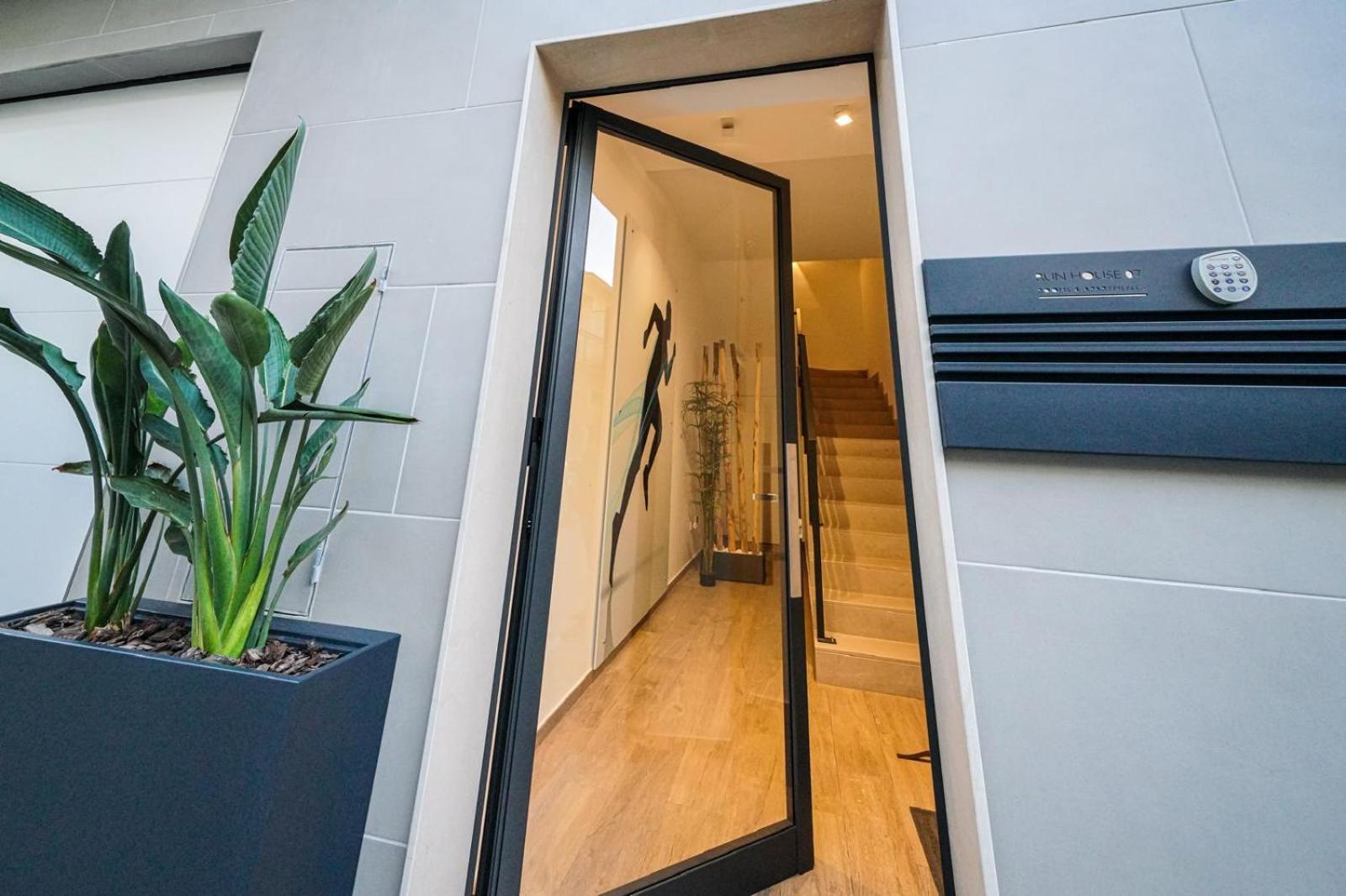 Run House 07 Rooms & Apartments Cassano delle Murge Buitenkant foto